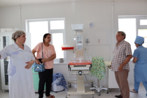 Chief Neonatologist monitoring Devashtich Hospital