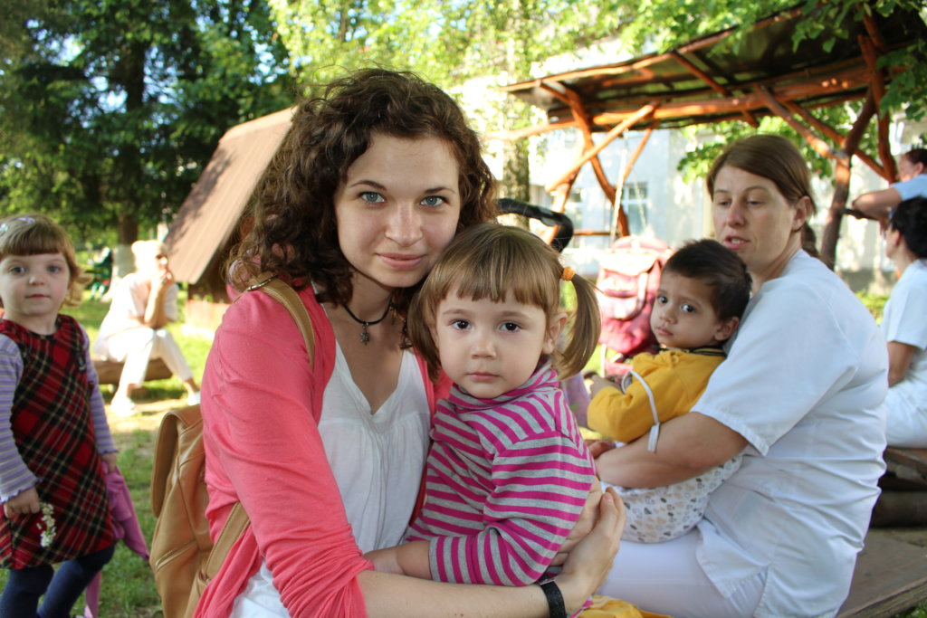 Yearbooks for 100 Orphans in Zakarpattia, Ukraine