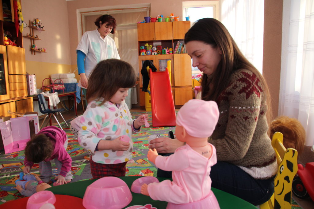 Yearbooks for 100 Orphans in Zakarpattia, Ukraine