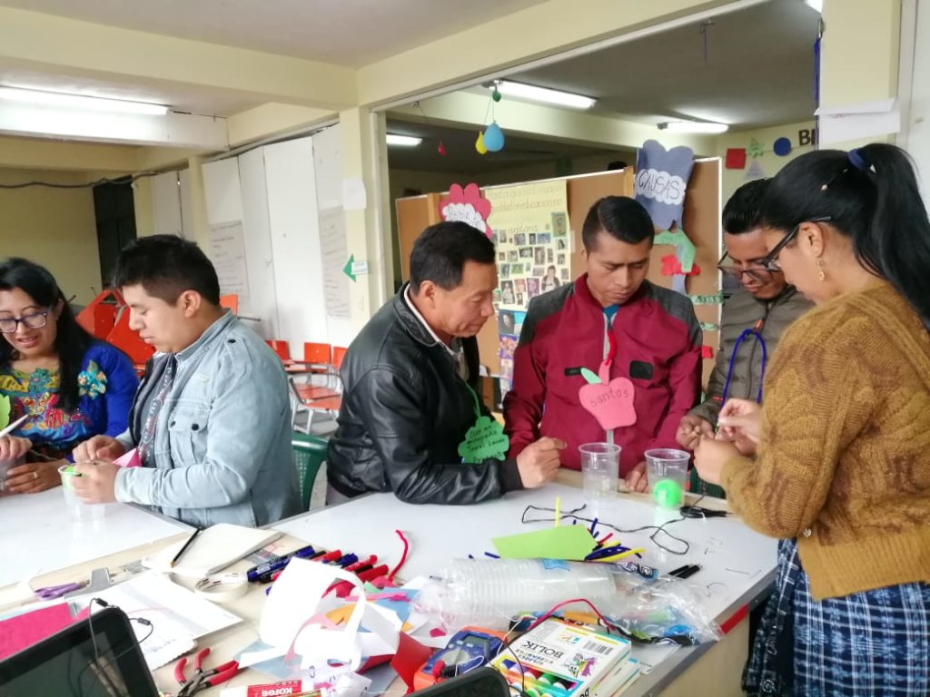 Punto Crea - Creative Youth Makers in Guatemala!