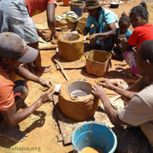 Cooking pot as mold for the stove