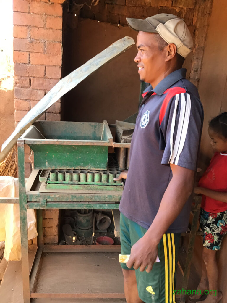 Metosela and the old prototype he uses for inspira