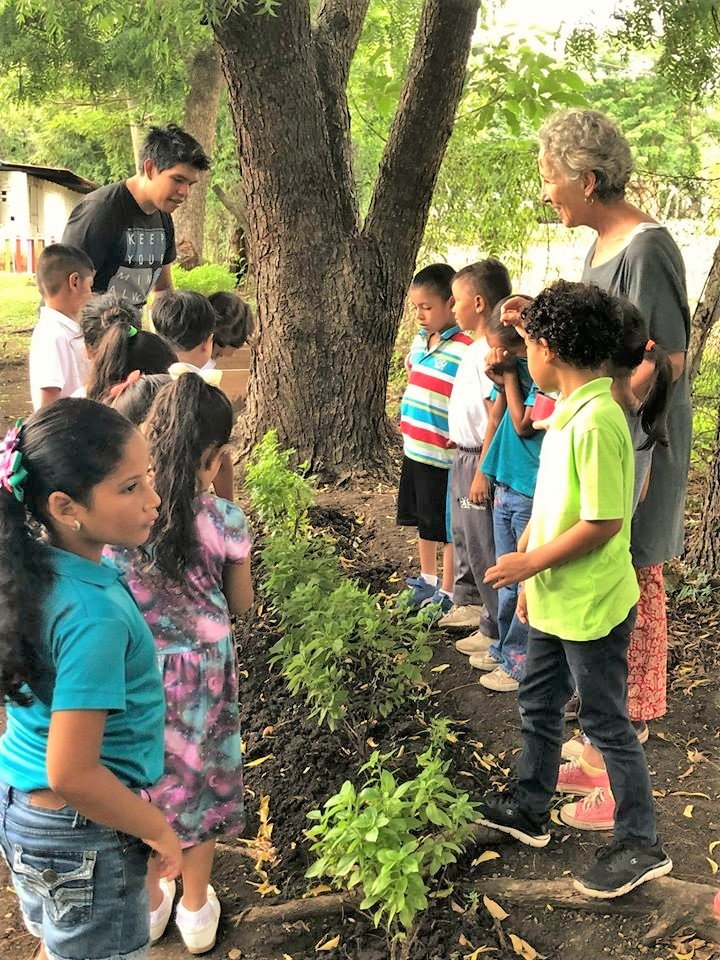 Give Bilingual Education to Children in Nicaragua