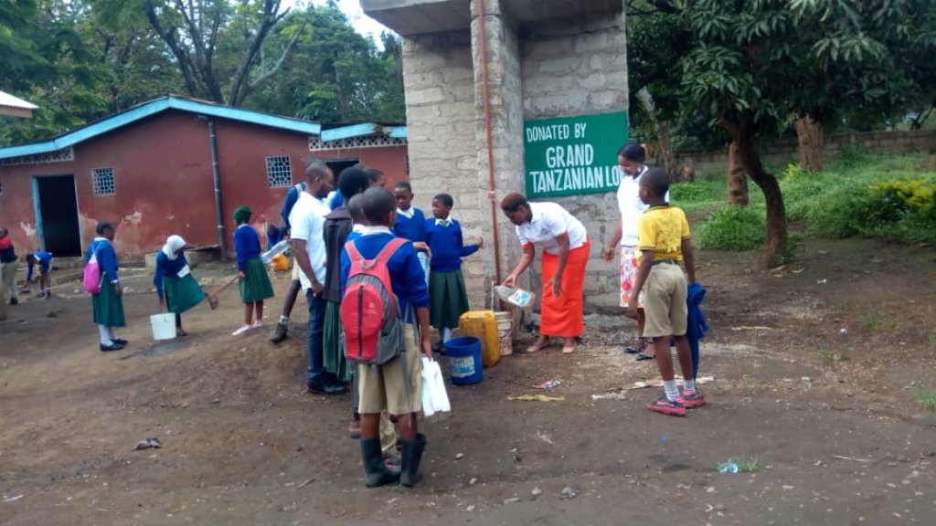 Clean water for 100,000 school children in Arusha - GlobalGiving