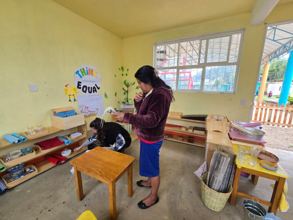 Entrega de materiales a escuelas CONAFE