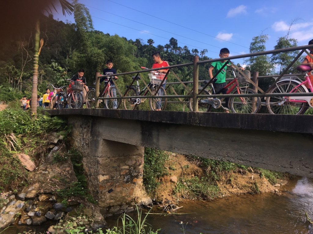 Build a reinforced concrete bridge for 2200 people