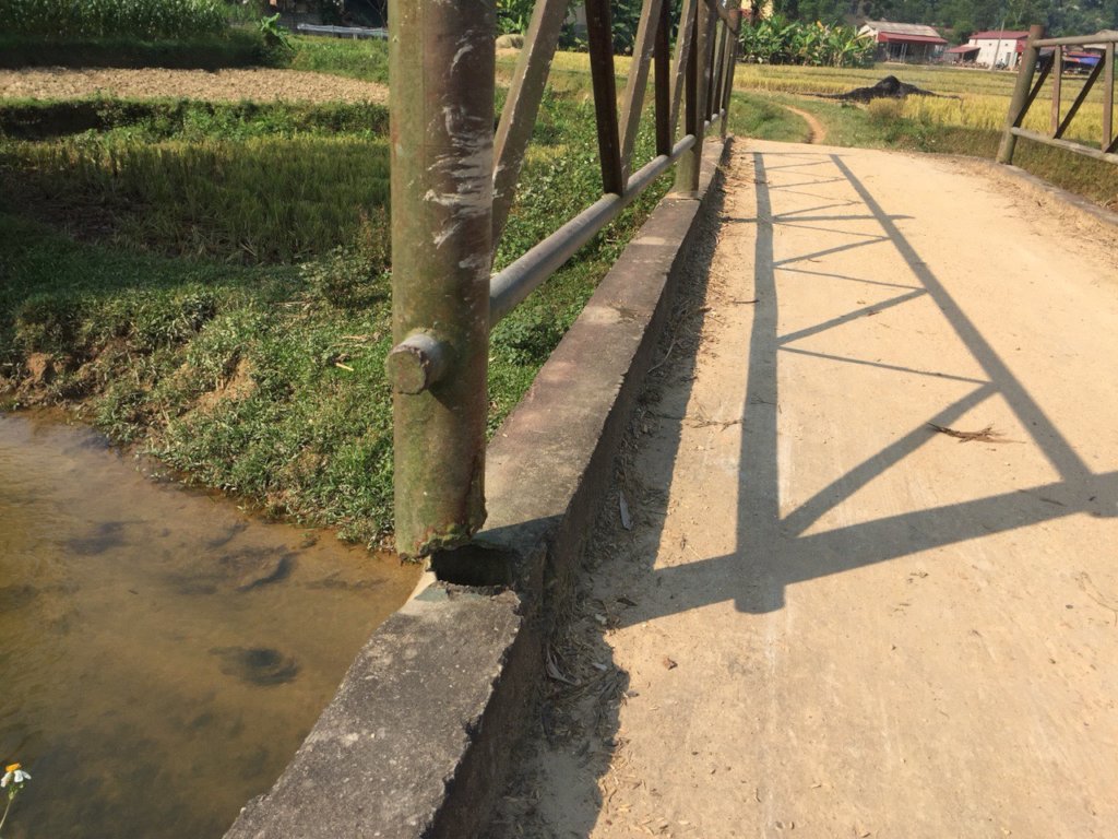 Build a reinforced concrete bridge for 2200 people