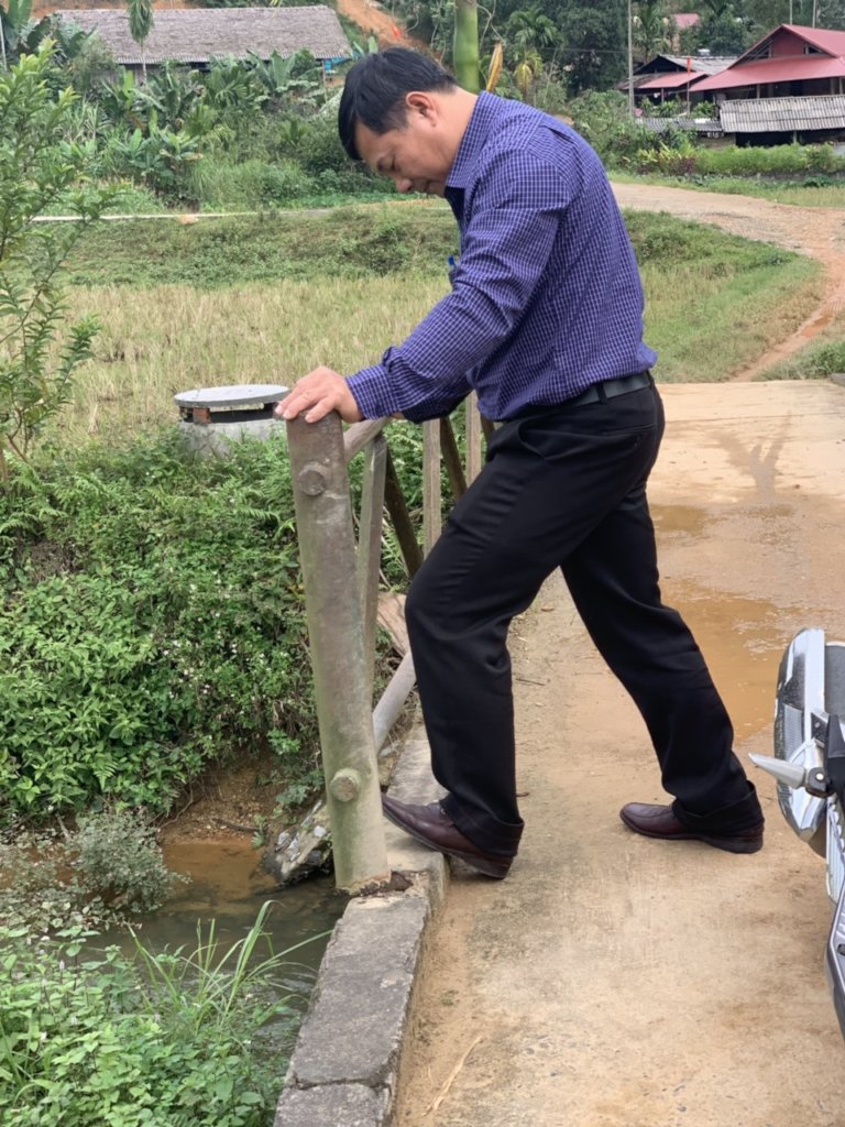 Build a reinforced concrete bridge for 2200 people