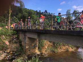 Students scare when traveling across the bridgee