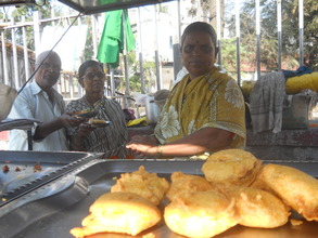 Rukmini More selling Vada Pav at bus station.