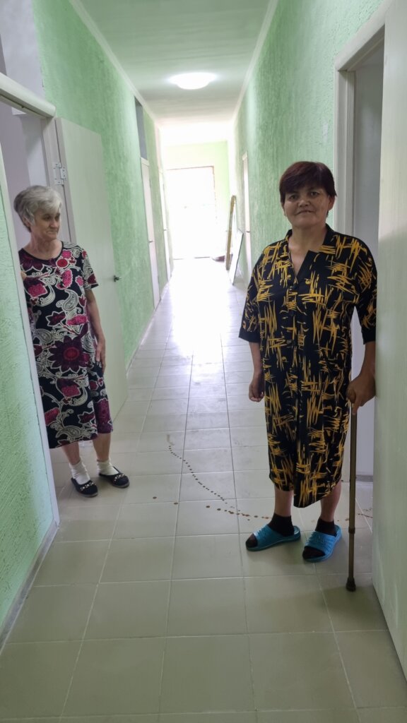 help old people find a family and meaning of life