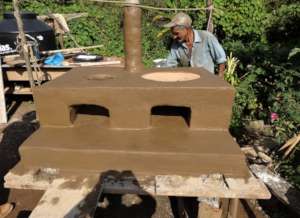 Construccion estufas / Building cookstoves