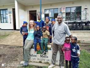 Returning volunteer with scholarship students