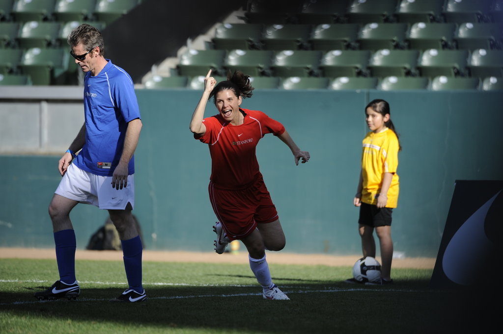Mia Hamm: Help Raise Funds for Childrens Hospital