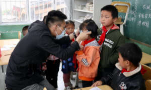 "Education in Sight" team fits student for glasses