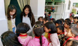 The visiting teachers are a hit at Heshangzhuang