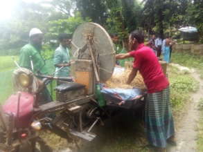 Bakergonj Forum distributing sanitary materials