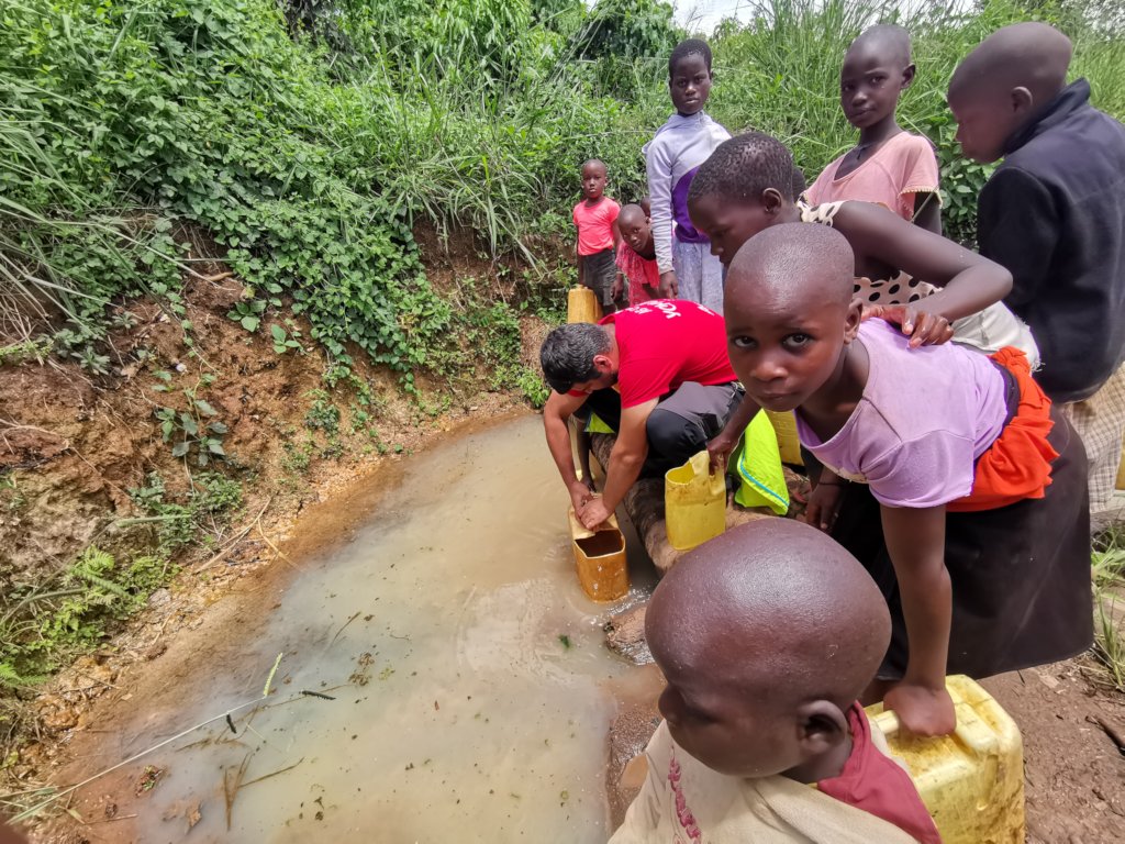 Building kindergarten for 100 kids in Uganda