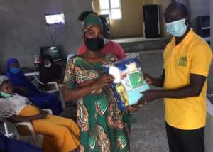 pregnant woman receiving kits