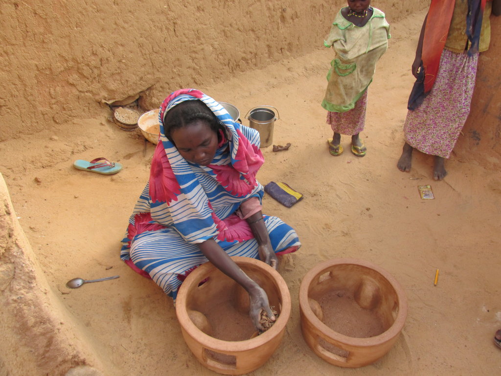 0 Safe Stoves for Darfur Refugee Mothers