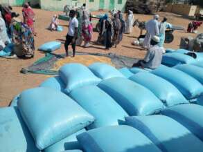Preparing to distribute aid to displaced families