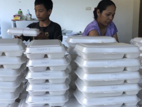 Preparing food packs