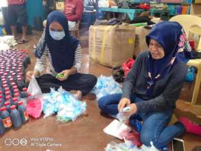 AAI volunteers packing relief bags for refugees