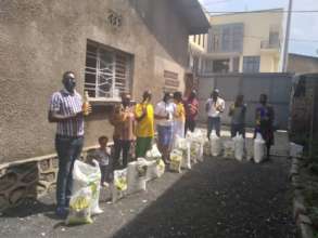 Facilitators receiving relief food