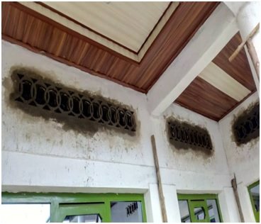 Picture 5 - The ceiling at the dorm's balcony.