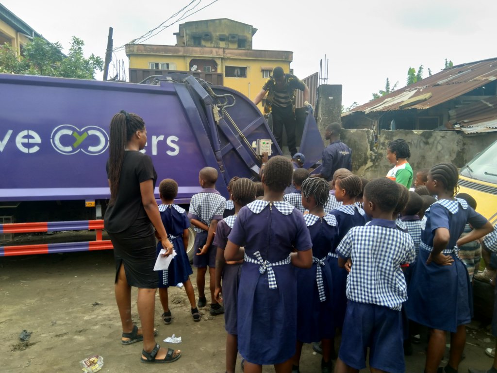 Support Recyclespay for 1000 children in Lagos