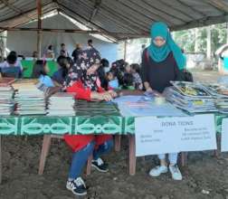 Relief and books given at homeless center