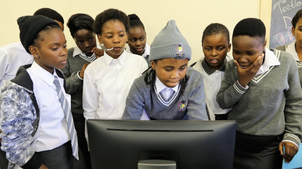 Give Coding & Entrepreneur Skills To School Girls