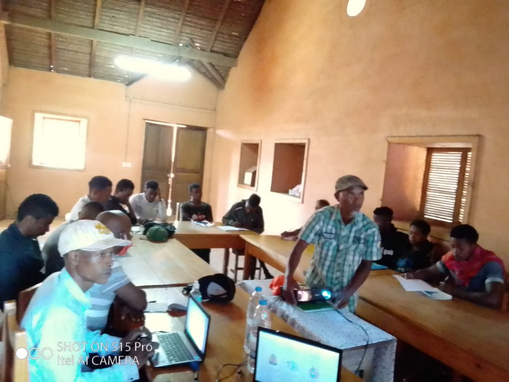 Support  Malagasy Travel Community