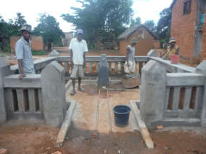 Building a communal faucet in Fiarenana
