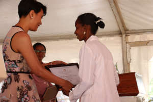 Ms Laza receiving her certificate of excellence