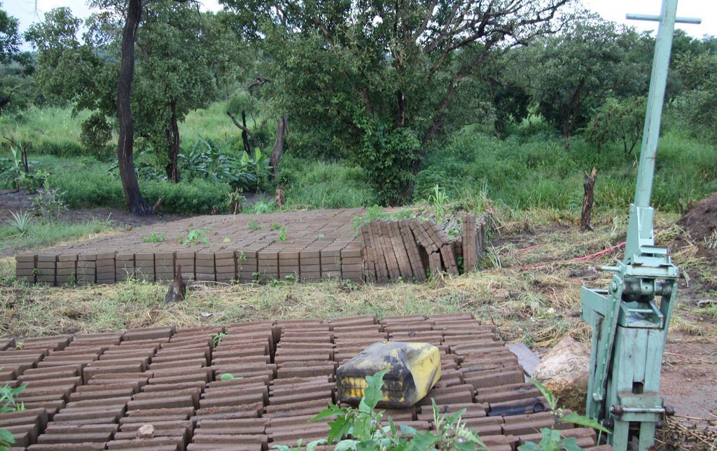 Interlocking soil block production site Omilling