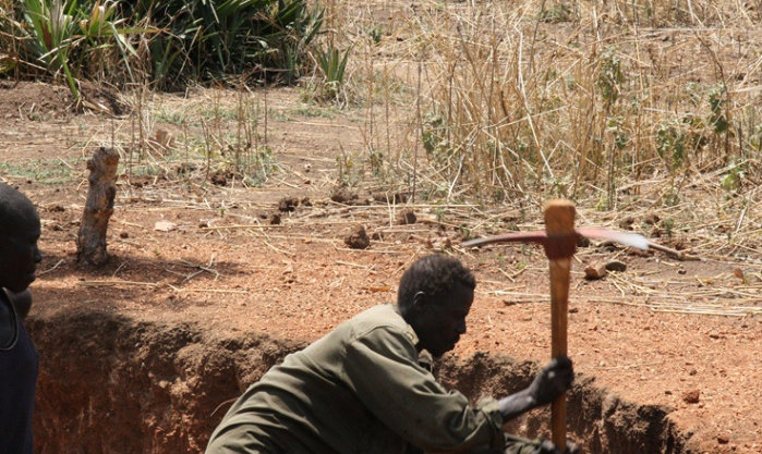 Omilling, excavation red soil marram