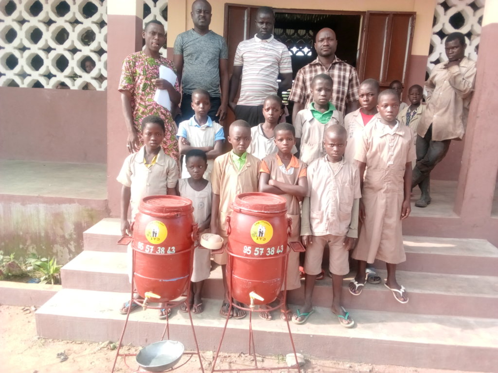 Build 01 canteen for 200 children in Benin