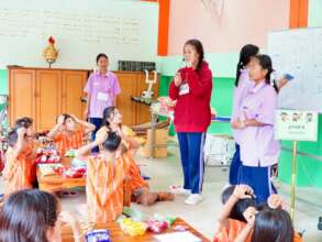 Students volunteer at school near Myanmar border