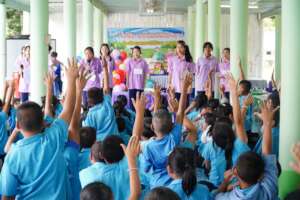 DWS students volunteer and organize learning camp