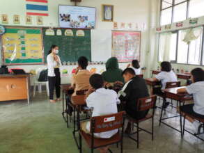 DWS faculty Plai speaks to teachers in poor areas