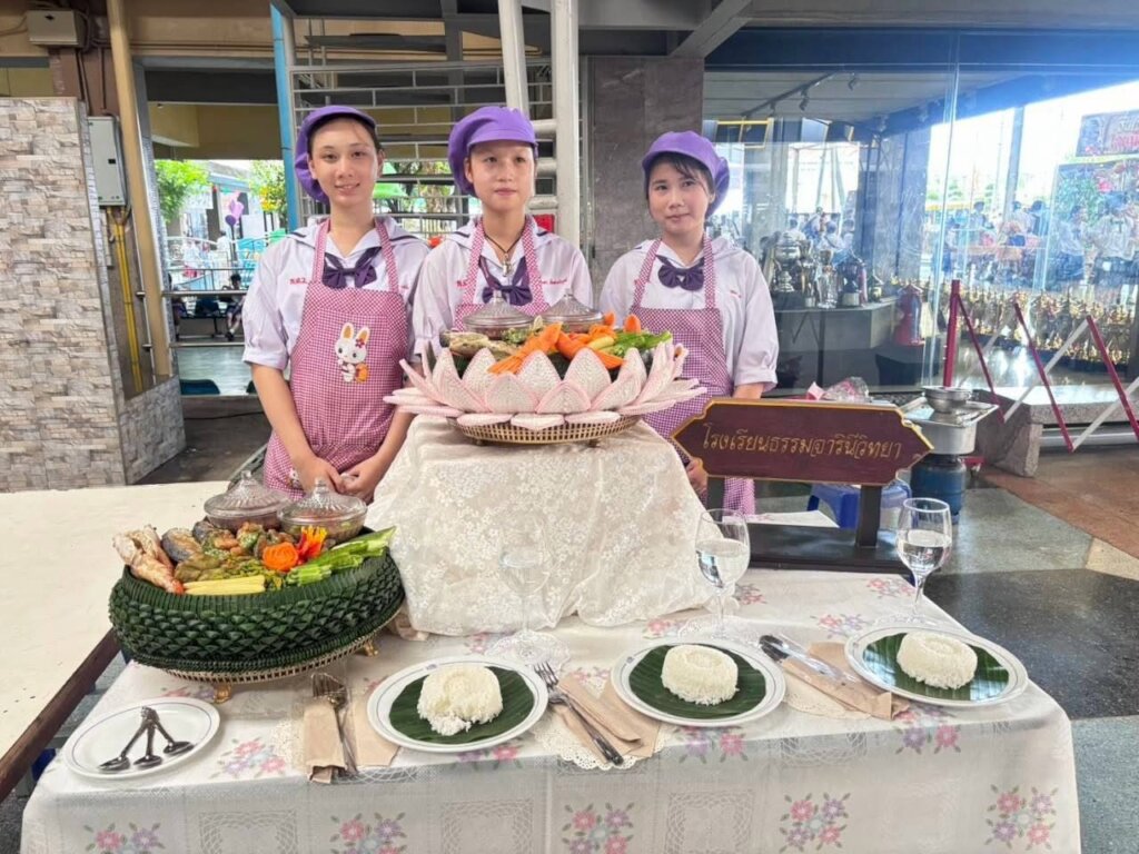 Thai Culinary 1st Place winners, grades 7-9