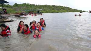 Mangrove project ended with a swim in the ocean
