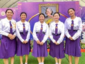 Nat'l winners receive plaque from Crown Princess