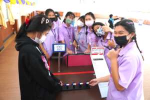 Science Caravan brought hands-on mobile devices