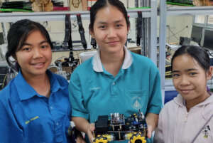 Dr. Stuart establishes a new robotics  club at DWS