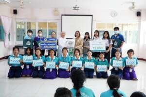 Panyapiwat Institute distributed scholarships
