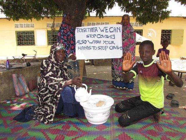 Grandmothers teach children COVID-19 prevention.