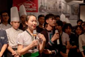 Class 35 sharing about Vietnamese ethnic cuisine