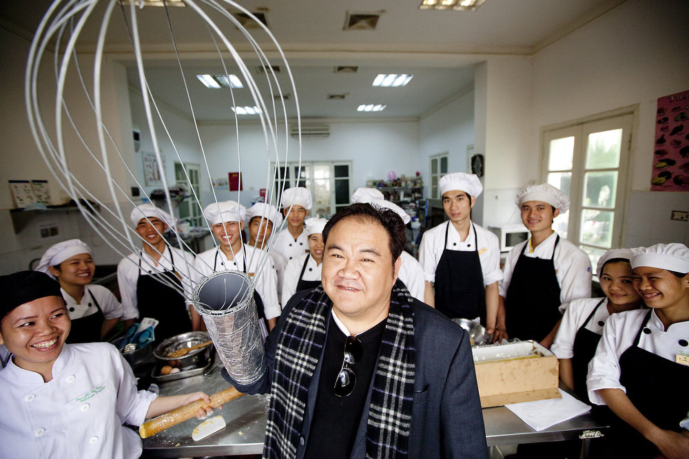 Provide 15 women in Vietnam with chef training